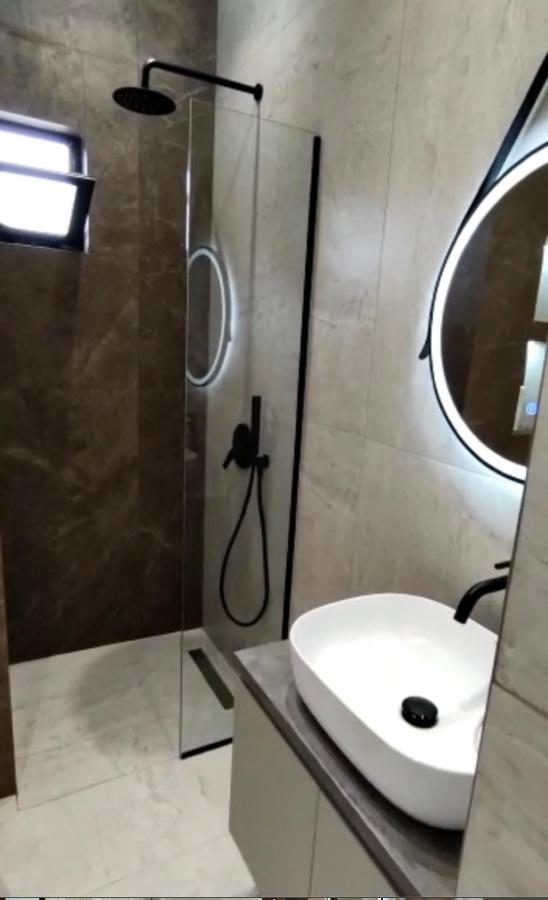 Xhefri 2 Hotel Sarandë