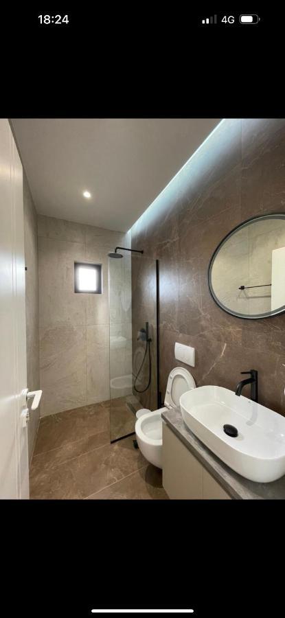 Xhefri 2 Hotel