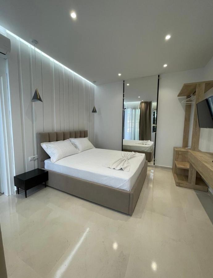 Hotel Xhefri 2 *