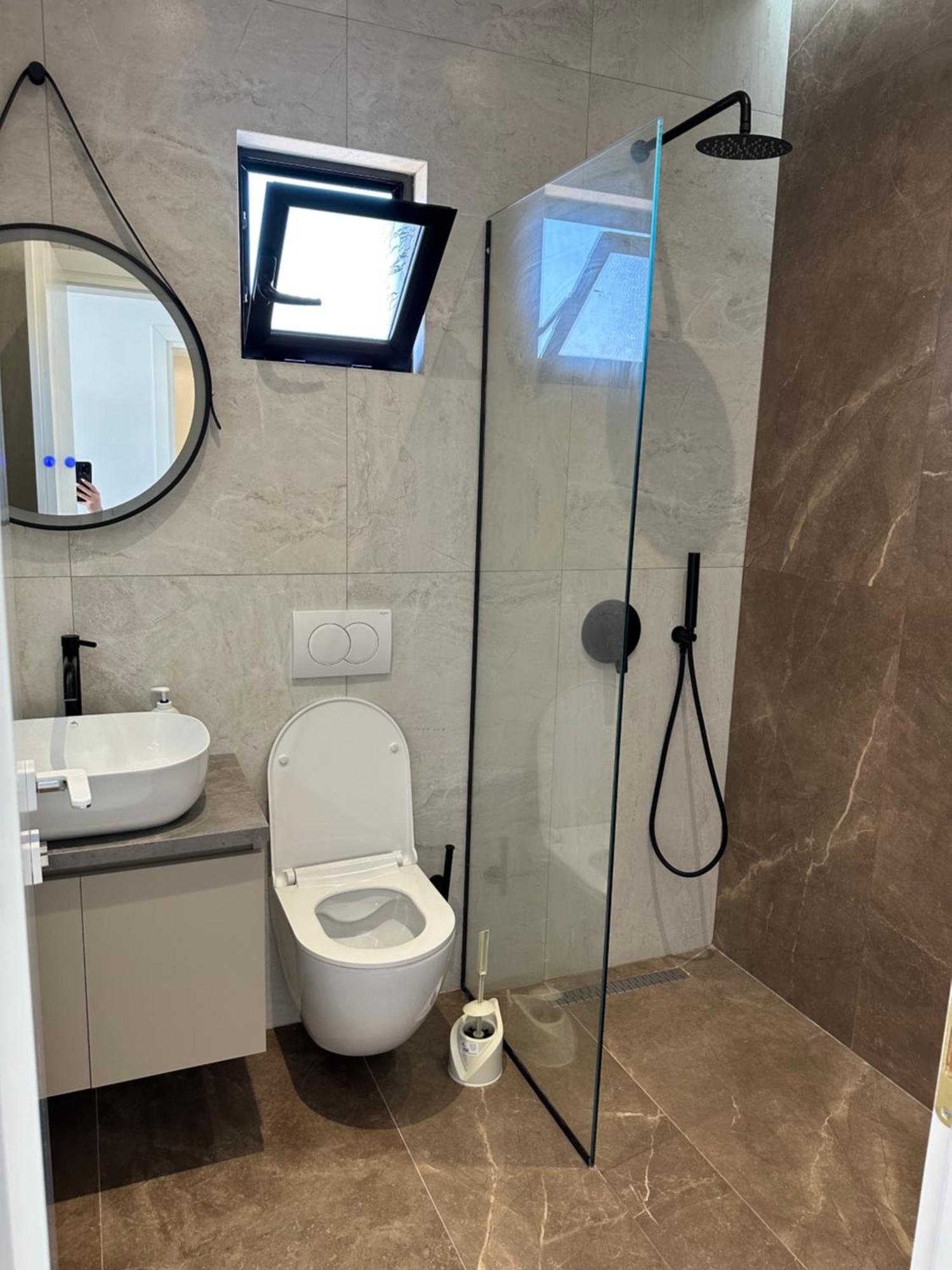 Xhefri 2 Hotel Sarandë