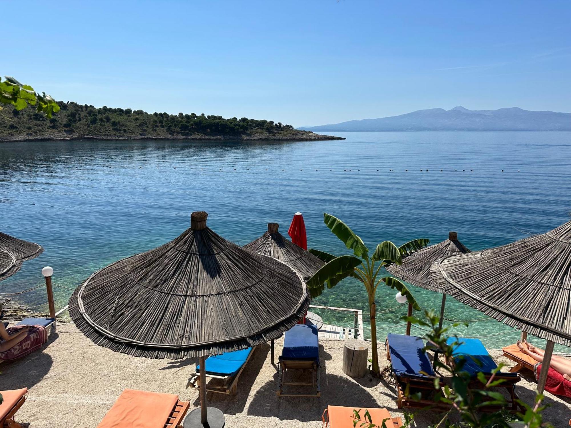 Xhefri 2 Hotel *