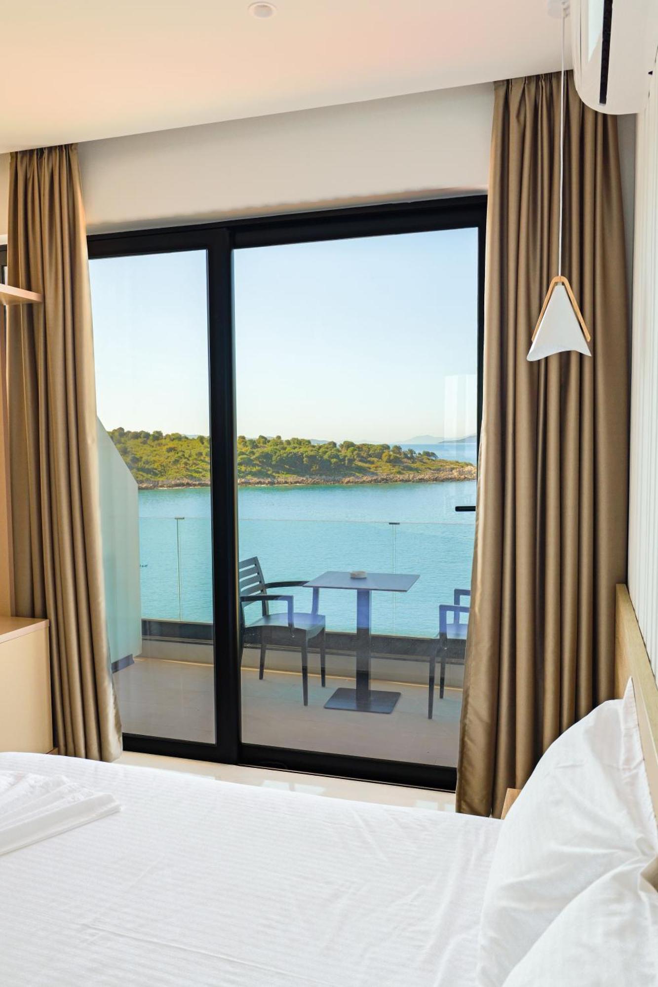 Xhefri 2 Hotel